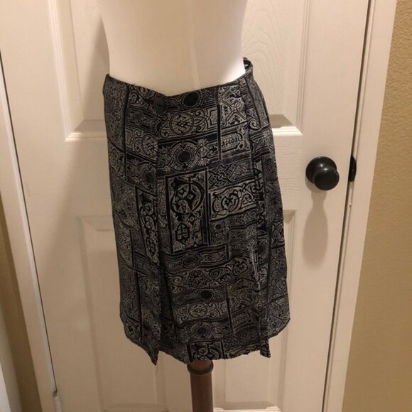 Vintage Kensington Square wrap skirt in EUC - Picture 3 of 7